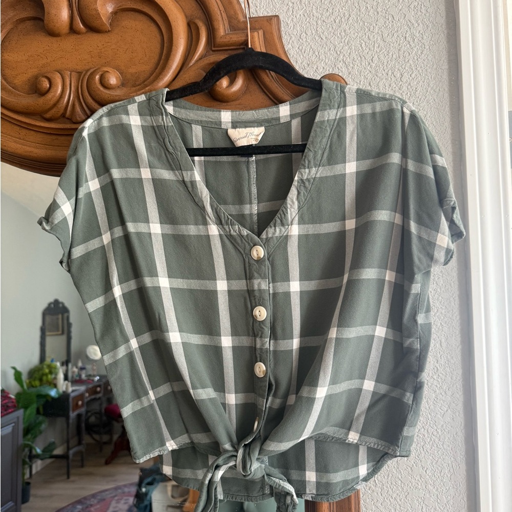 Universal Thread Olive Plaid Button-Down Crop Top Shirt